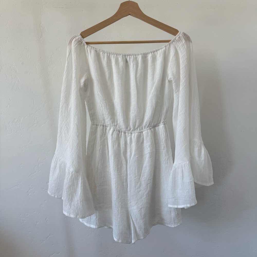 HYFVE Elegant White Long Sleeve Romper Women’s Size Medium - Picture 1 of 7